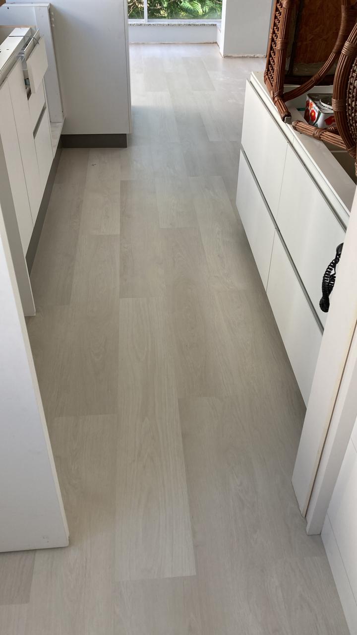 PISO VINÍLICO LISIANTO — foto 4