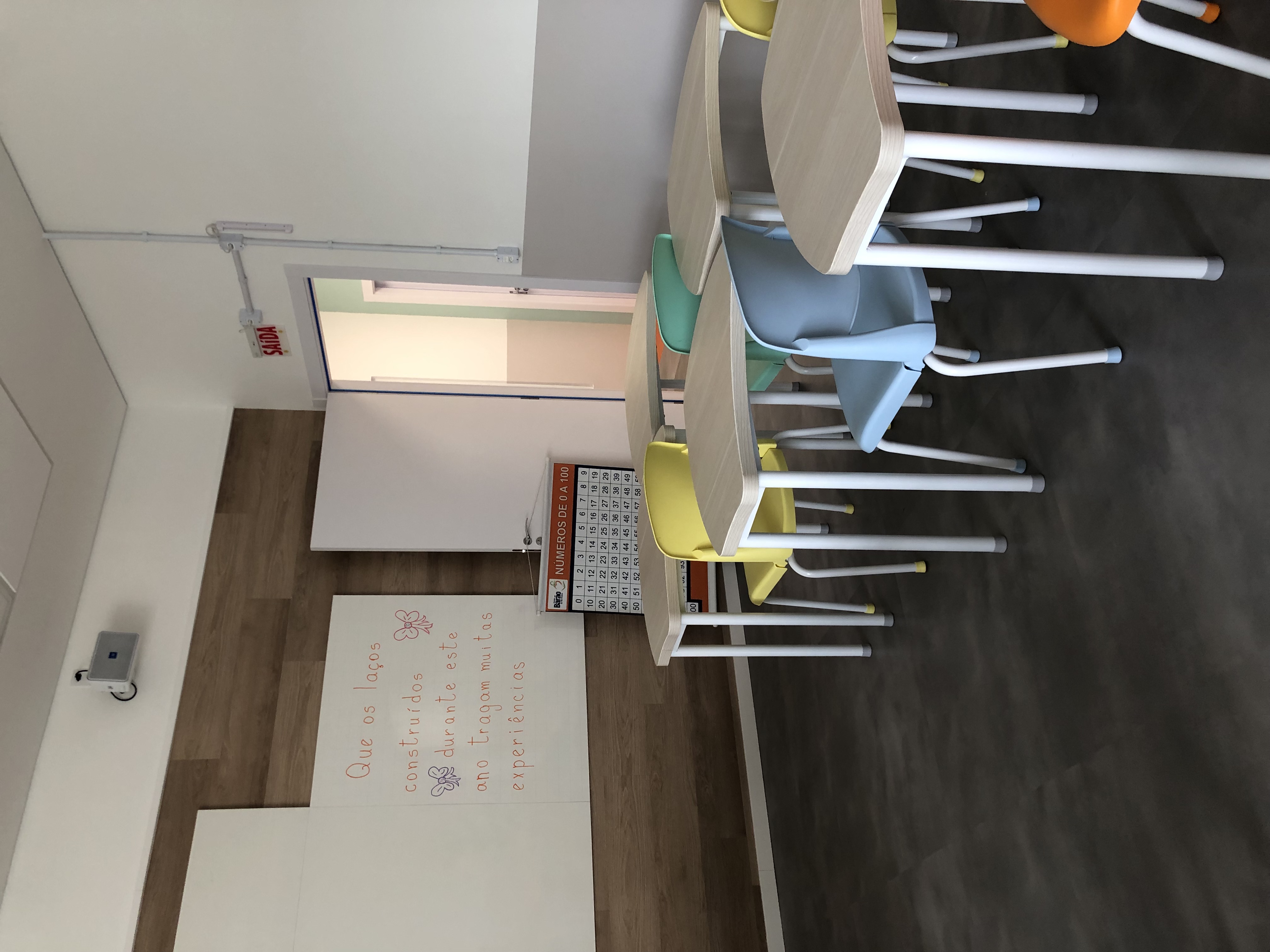 PISO VINÍLICO, RODAPÉ E PERSIANAS — foto 8