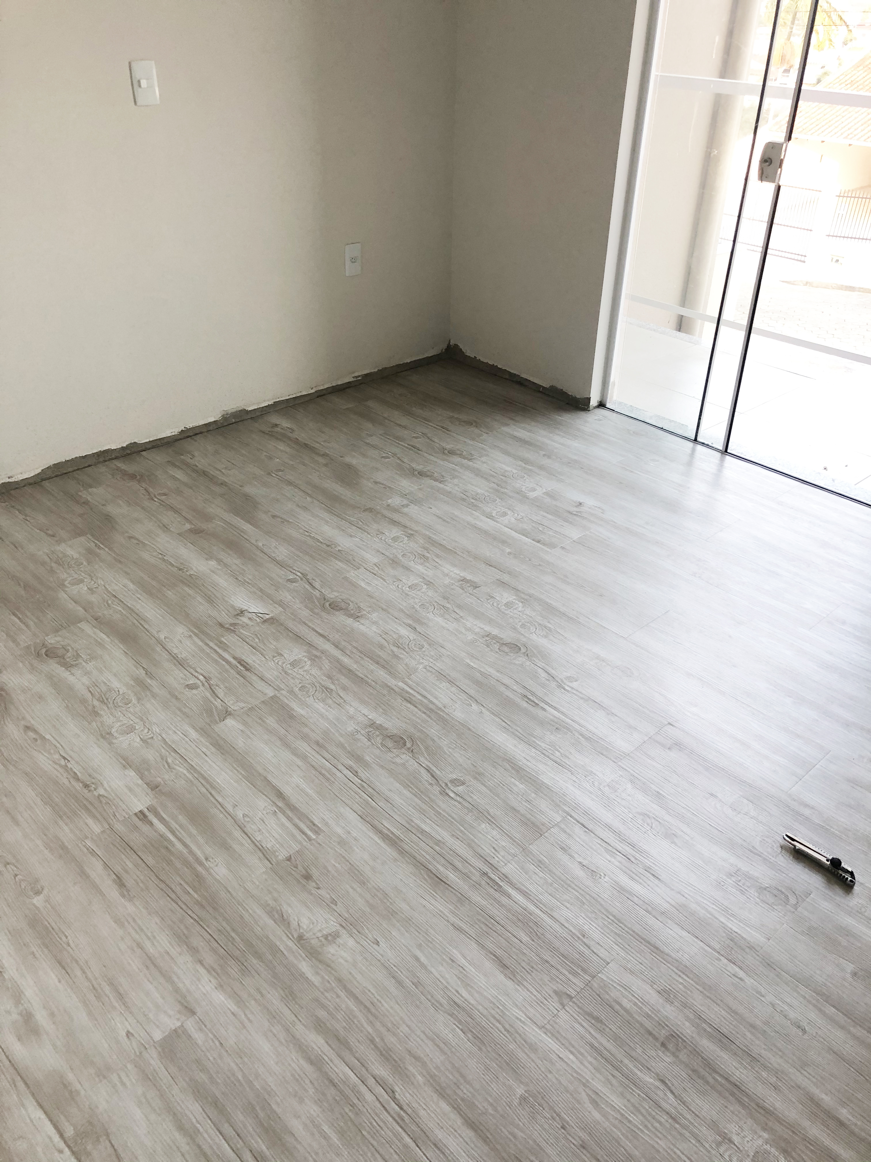 PISO DE PVC PÁTINA NEVOA — foto 2
