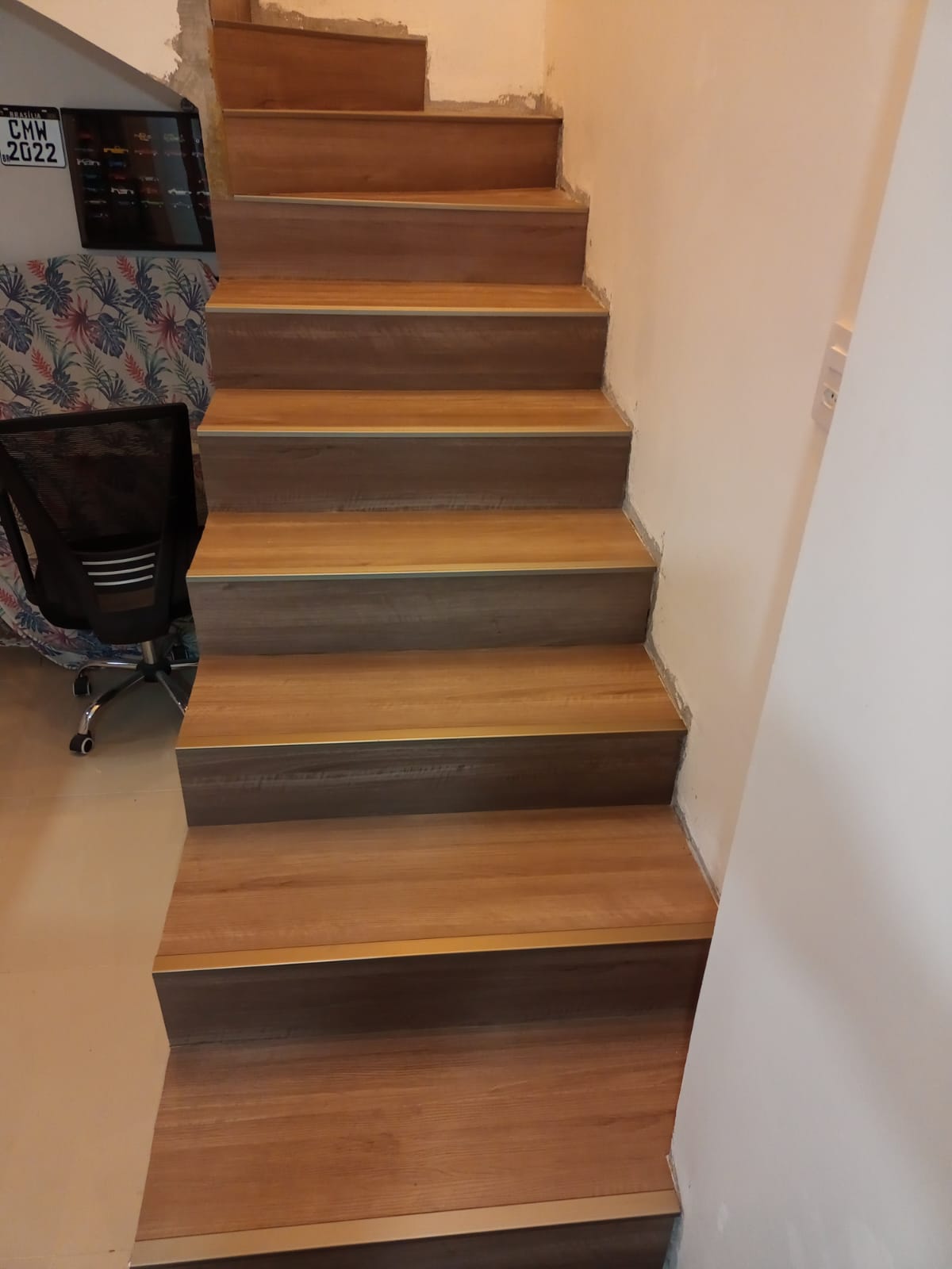 PISO VINÍLICO DE PVC NA ESCADA
