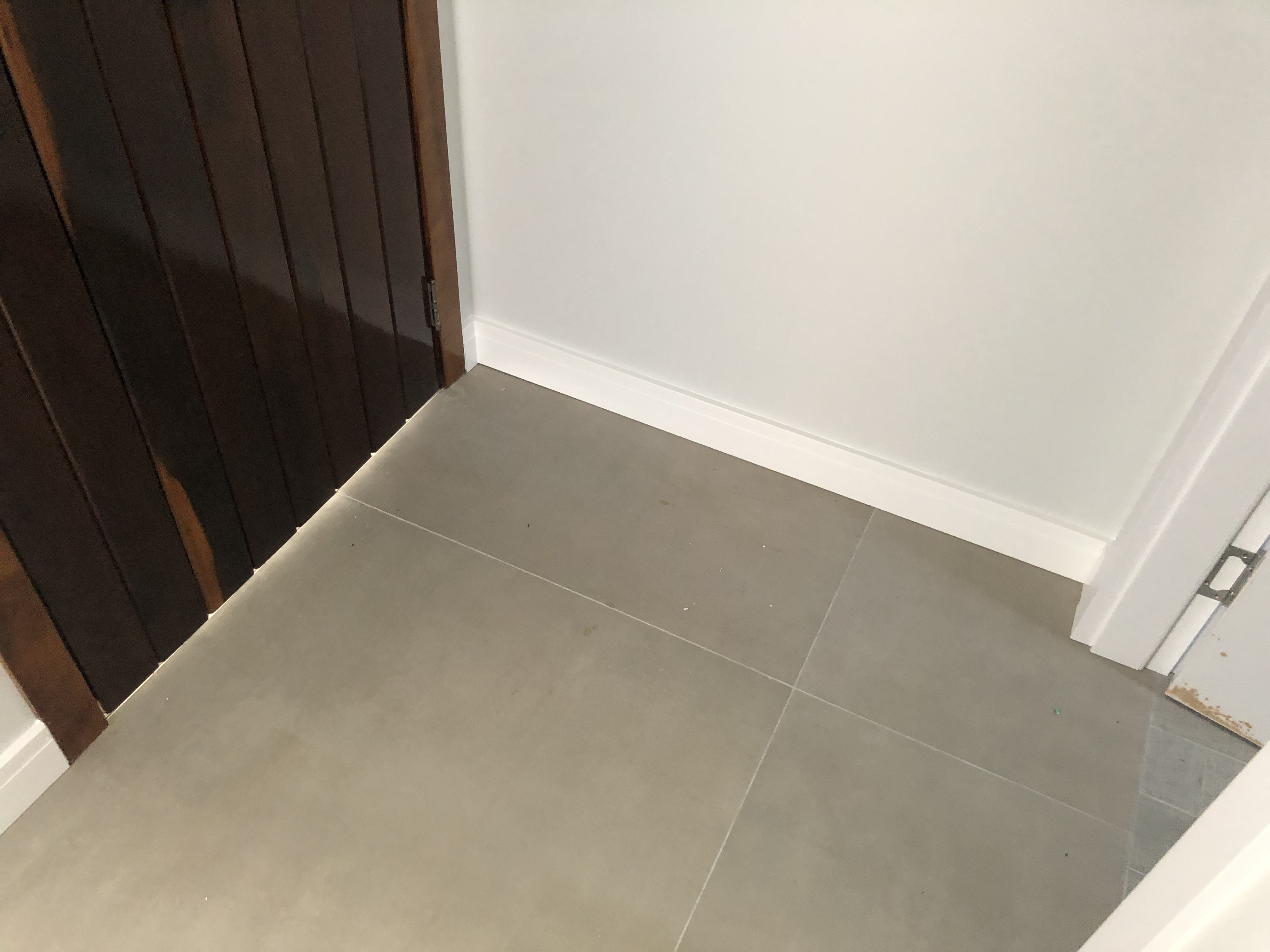 Rodapé de poliestireno com 10 cm