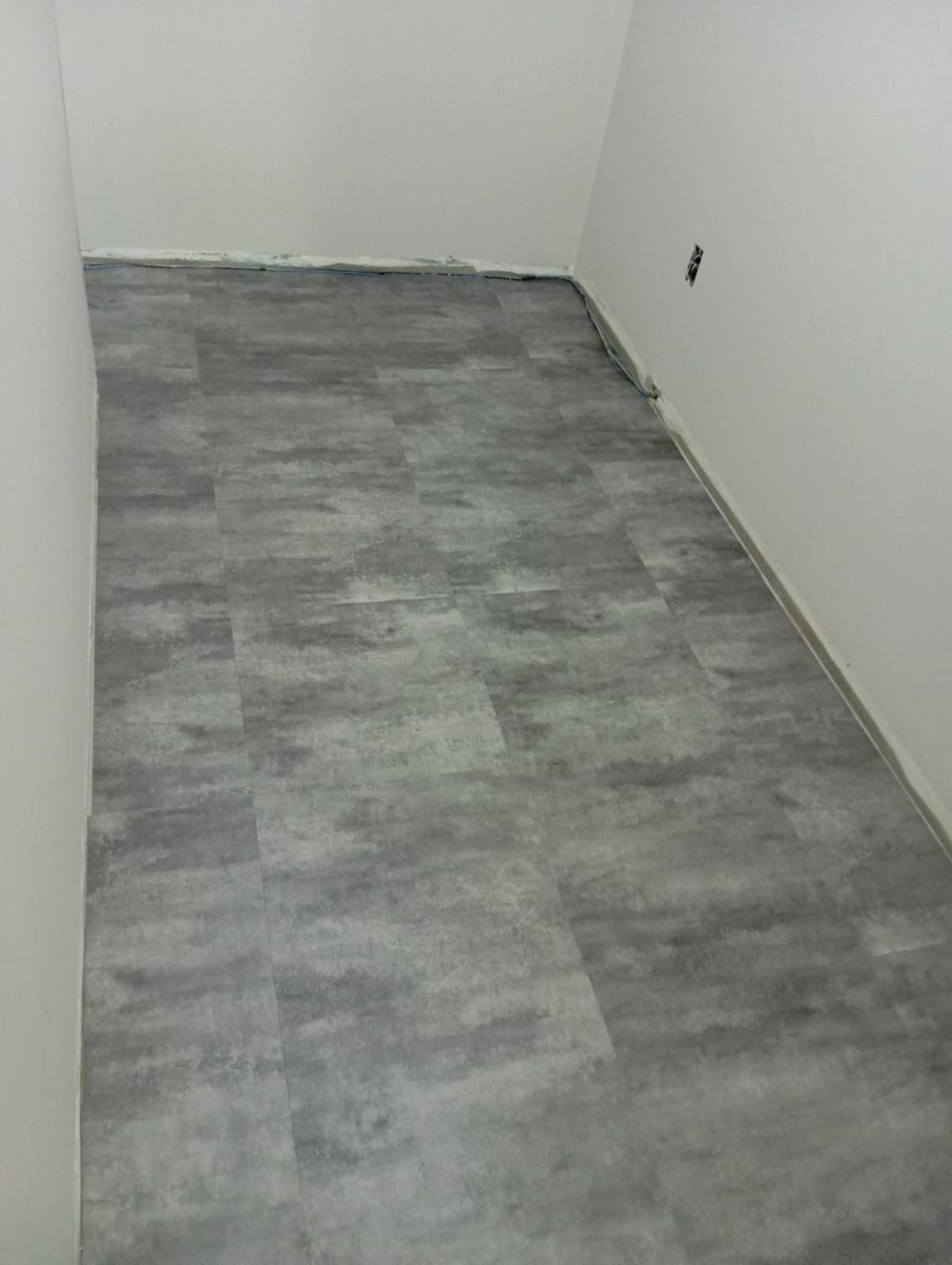 PISO VINÍLICO DE PVC CHUMBO — foto 2