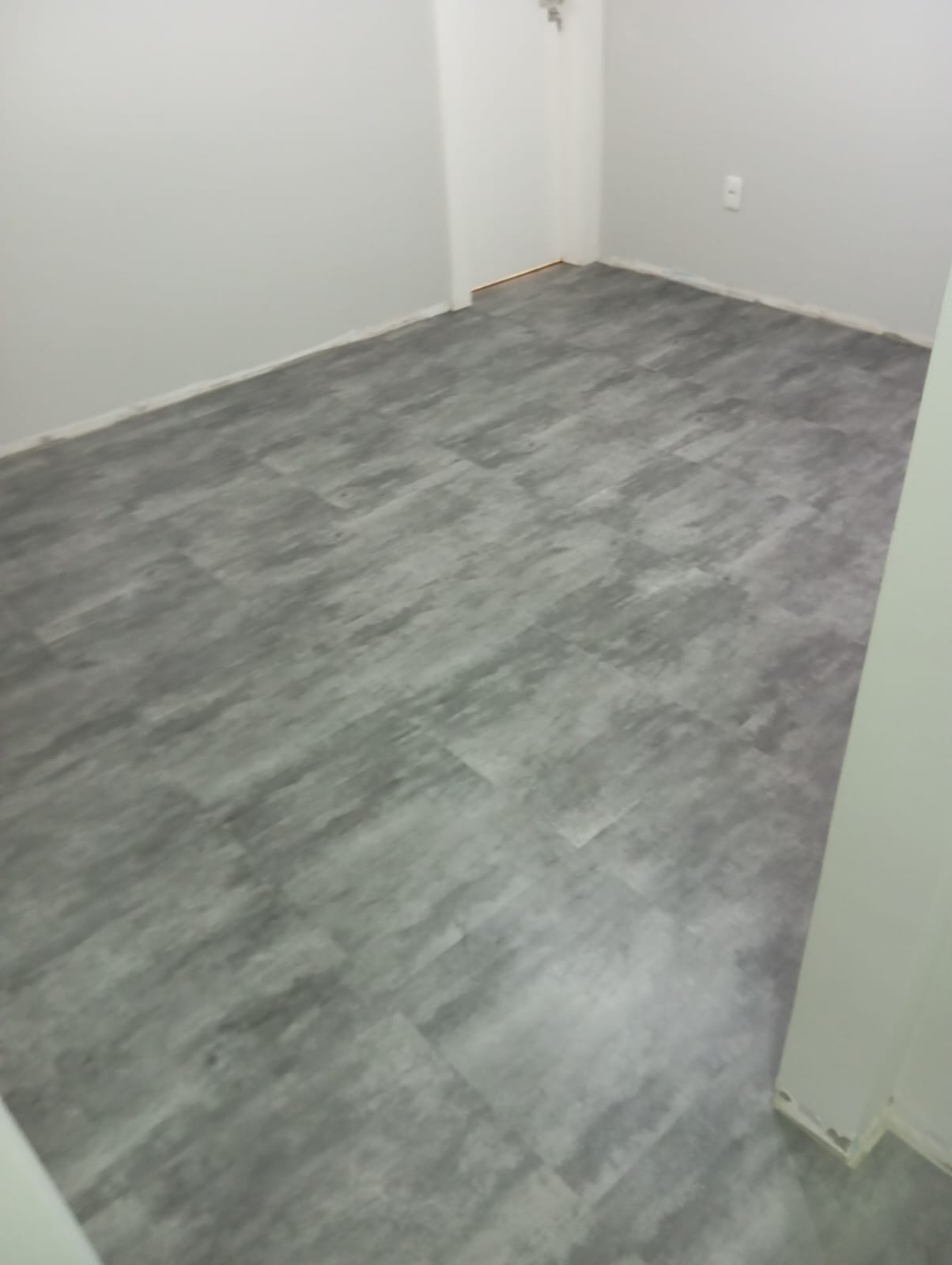 PISO VINÍLICO DE PVC CHUMBO — foto 5