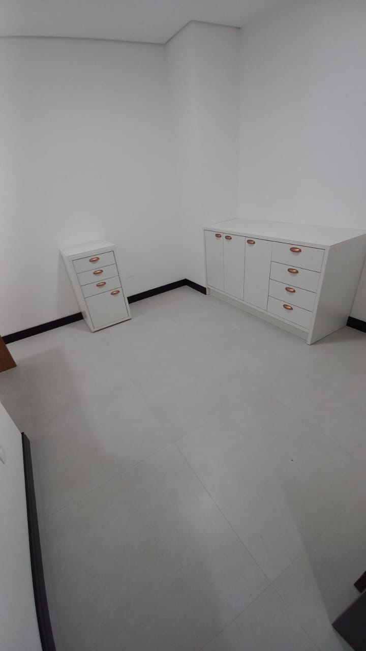 RODAPÉ DE POLIESTIRENO PRETO — foto 4