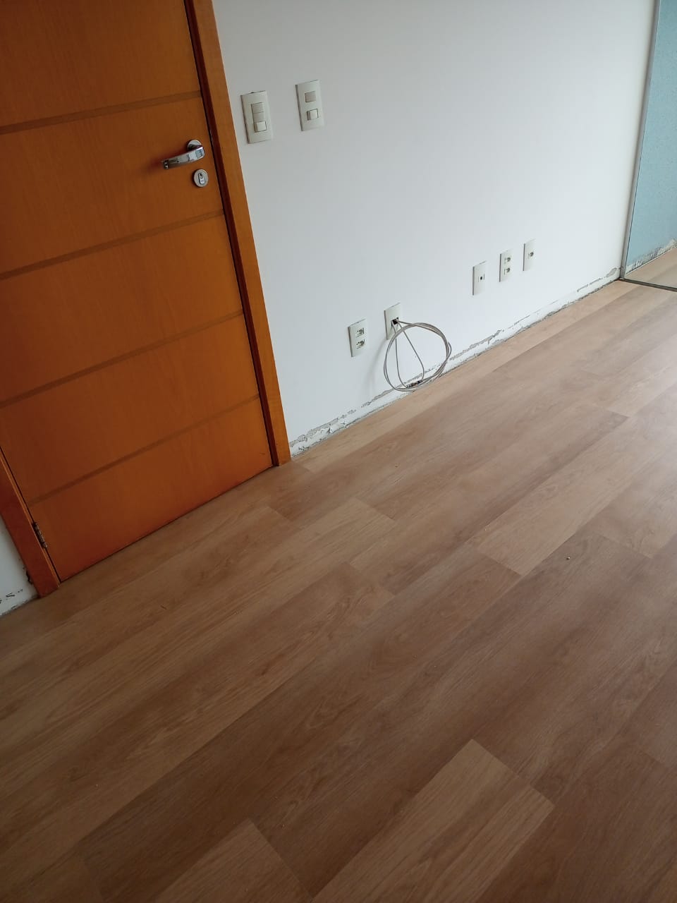 PISO VINÍLICO GERBERA — foto 3