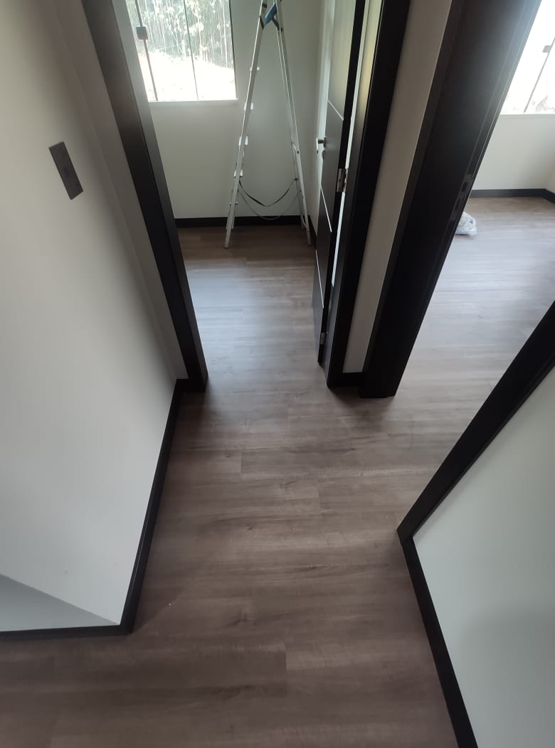 RODAPÉ DE POLIESTIRENO PRETO — foto 8