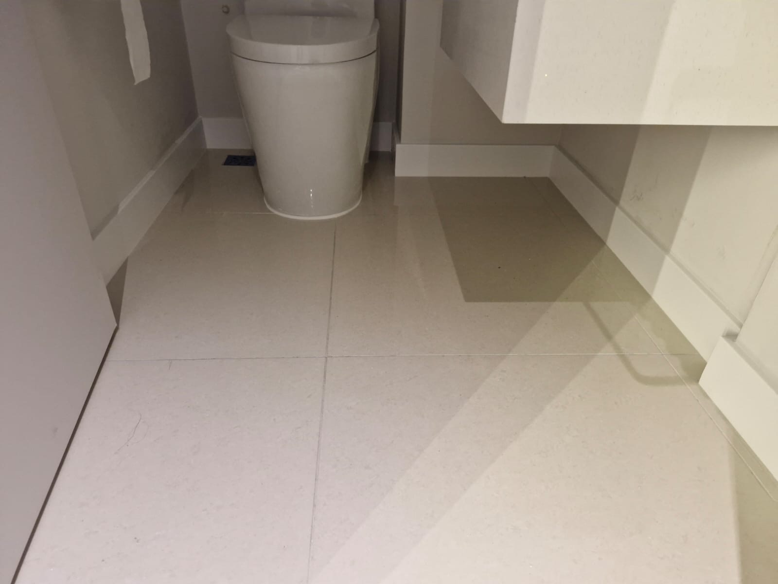 RODAPÉ DE POLIESTIRENO INSTALADO — foto 2