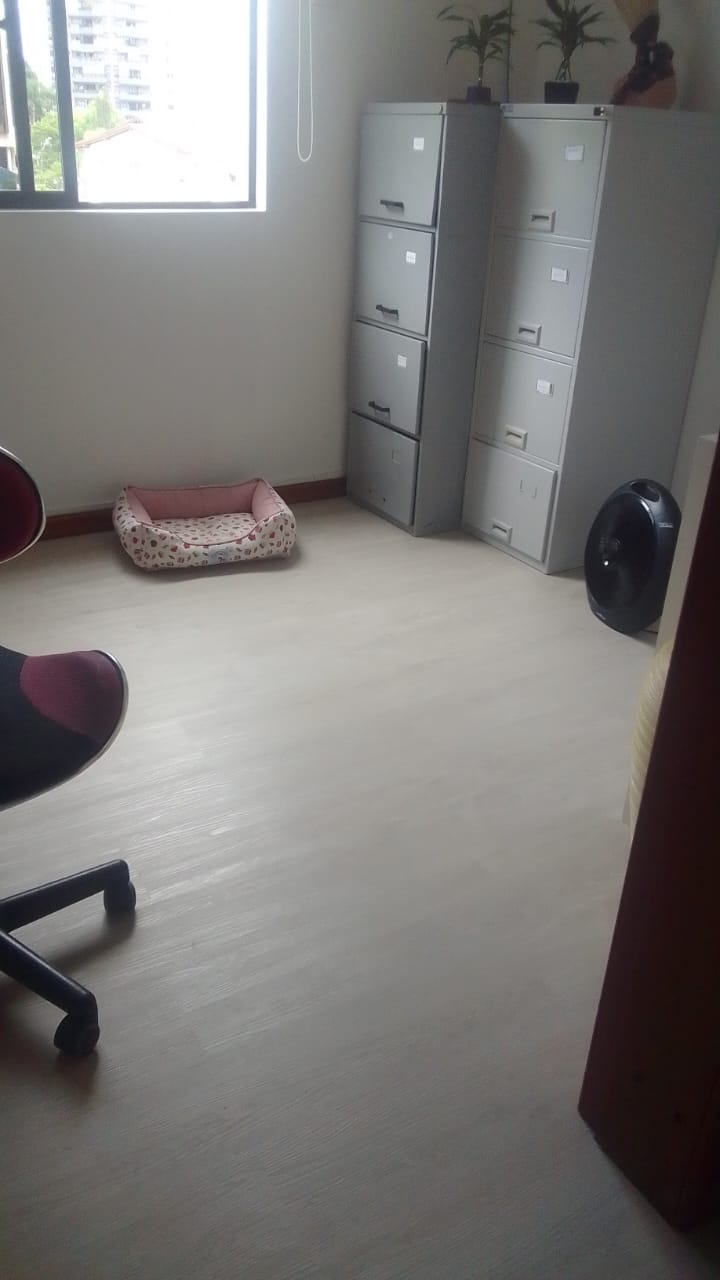PISO VINÍLICO PLÁTANO — foto 3