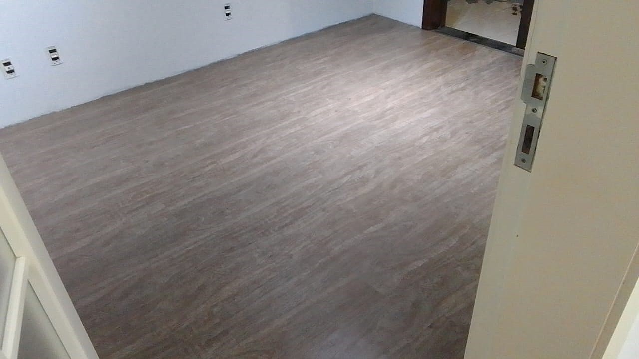 PISO VINÍLICO CACAU — foto 2