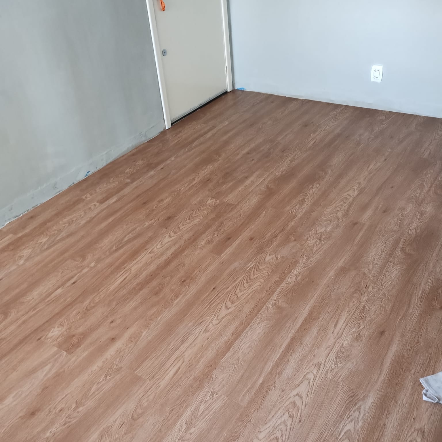 PISO VINÍLICO ANDIROBA