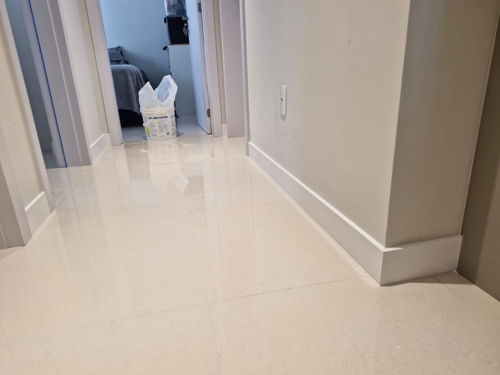 RODAPÉ DE POLIESTIRENO INSTALADO — foto 4