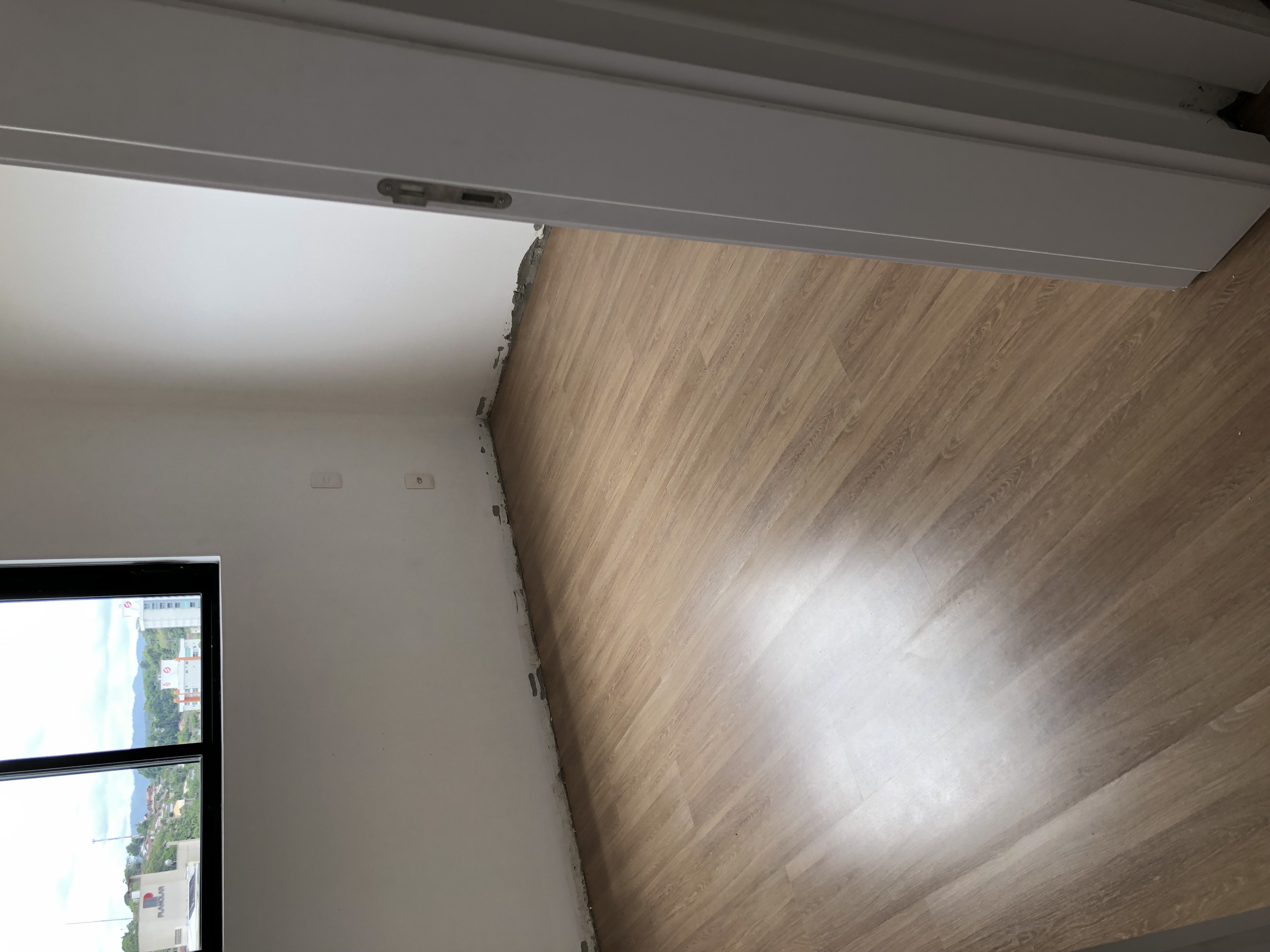 PISO LAMINADO INSTALADO — foto 4