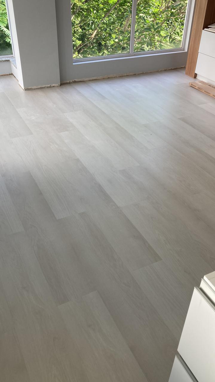 PISO VINÍLICO LISIANTO — foto 3