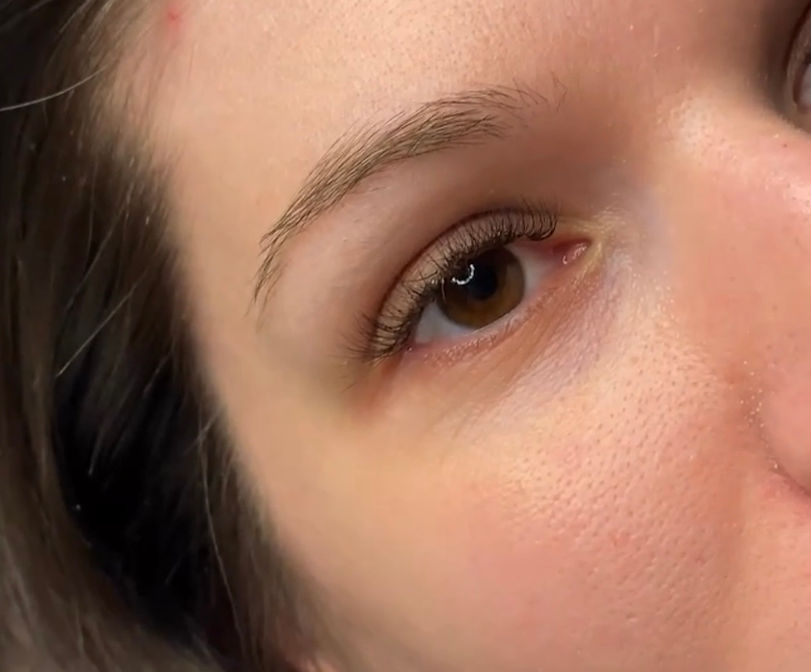 Hybrid Look
mix betweek classic and volume Cat eye