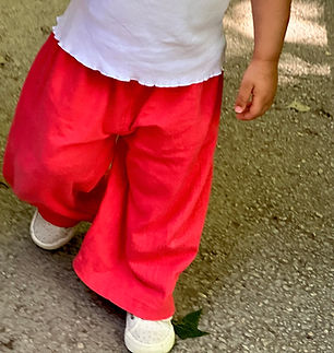 Little_red_pants.jpg