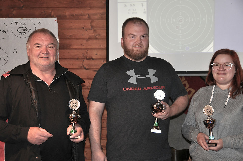 v. l. Hans Jost (3. Platz), Dennis Haupt (1. Platz), Katharina Daub (2. Platz)