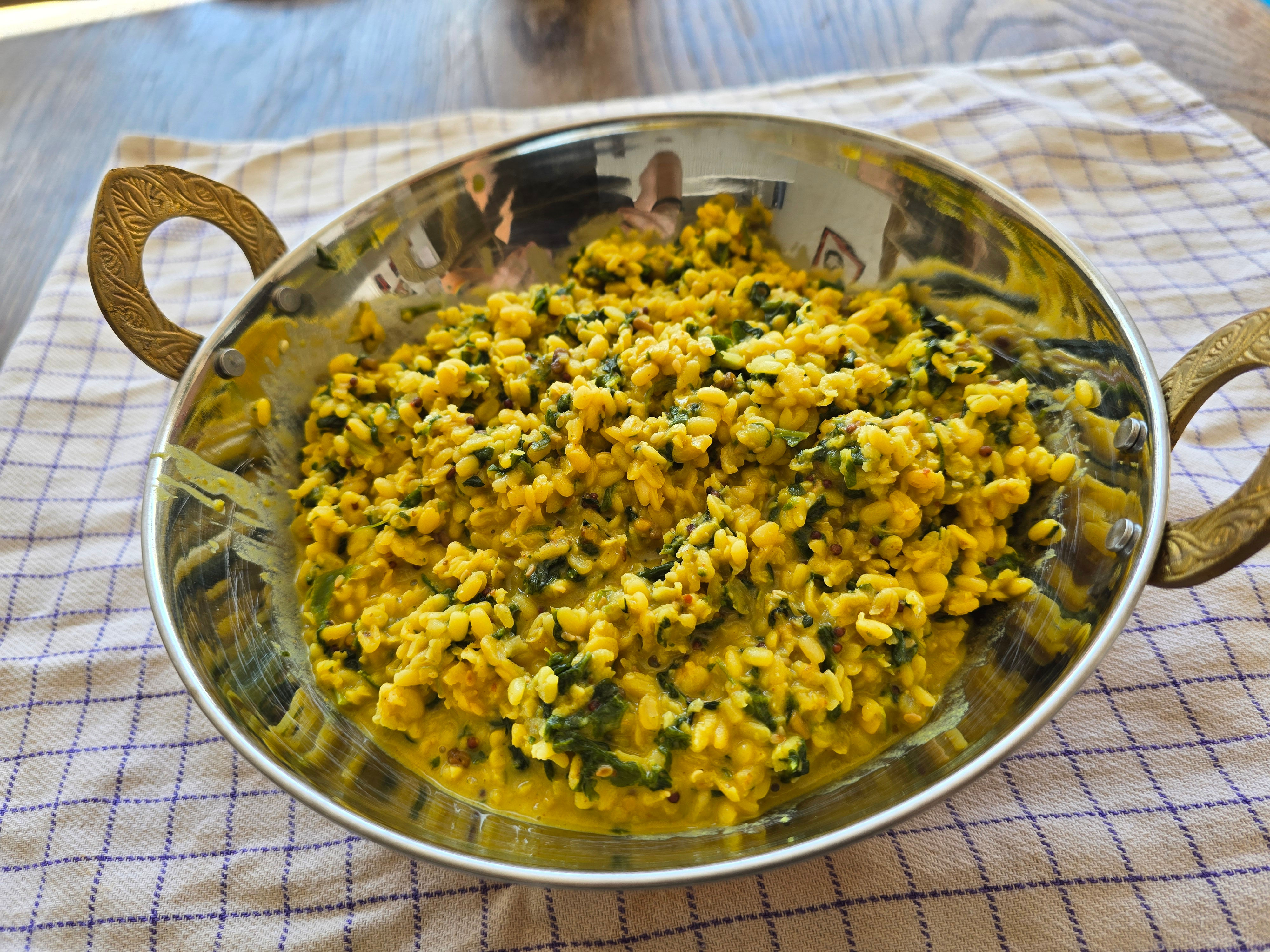 Yellow lentils with spinach