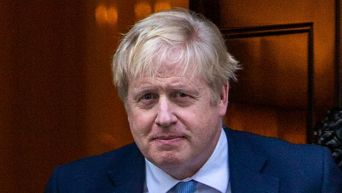 Boris Johnson es cuestionado por un funcionario que encabeza la investigación de Partygate cuando surge que el primer ministro impondrá la prohibición de bebidas alcohólicas en el lugar de trabajo en el número 10