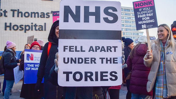 Rishi Sunak mantiene conversaciones de emergencia en un intento por aliviar la crisis invernal del NHS