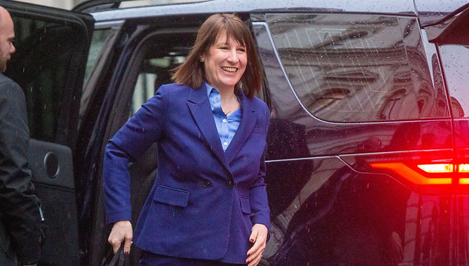 Rachel Reeves dice que los líderes mundiales deberían "reducir las barreras para el comercio" antes de reunirse con la homólogo estadounidense sobre las tarifas de Donald Trump y un acuerdo del Reino Unido