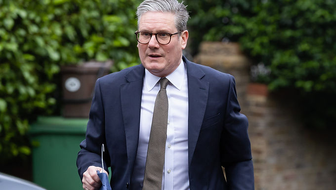 El proceso de transición de género "no es digno", dice Keir Starmer