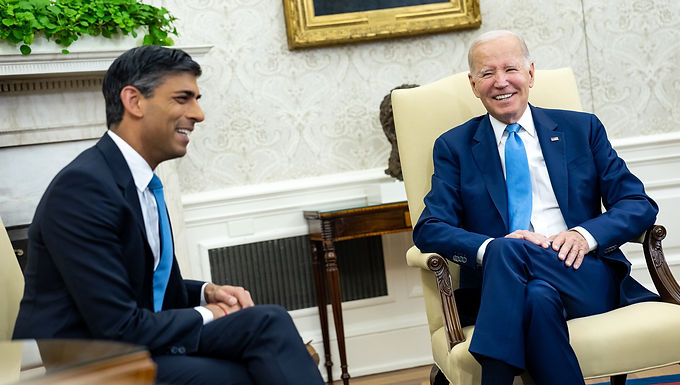 Rishi Sunak llega a la Casa Blanca para conversar con Joe Biden sobre comercio, IA y Ucrania, mientras intenta demostrar que la "relación especial" sigue siendo fuerte a pesar de que el ex enviado se lamenta de la falta de "calidez" y de que las encuestas revelan que los británicos creen que el presidente estadounidense prefiere a la UE.