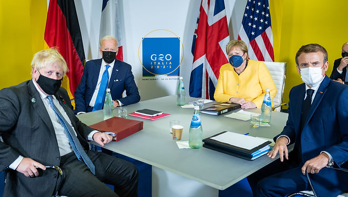 Se desvanecen las esperanzas de una cumbre anglo-francesa para reparar la relación conflictiva entre Boris Johnson y Emmanuel Macron después de que Francia "se niega a fijar una fecha" en medio de la ira del Reino Unido por las figuras en París que "cruzan la calle para pelear todos los días".