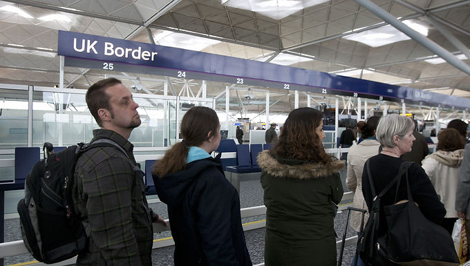 Sunak promete "hacer lo que sea necesario" para frenar la migración neta