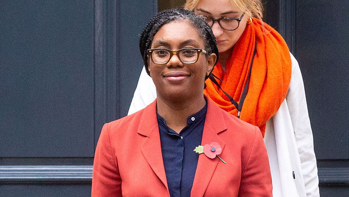 Kemi Badenoch se convierte en la primera mujer negra en liderar el principal partido europeo