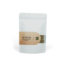 תערובת צמחים יבשה להכנת חליטת תה, באריזת דוי-פאוץ' לבנה עם מדבקה בגוון קראפט

