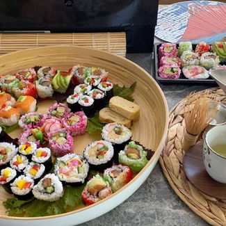 Sushi platter sake & tea