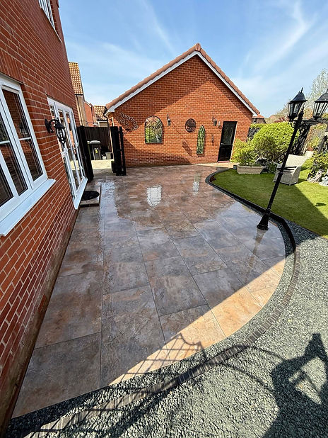 Natural stone rounded patio