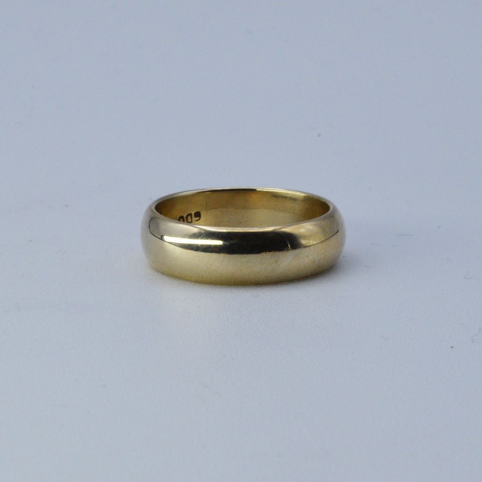 Thumbnail: Vintage D shape Wedding Ring in 9ct gold.