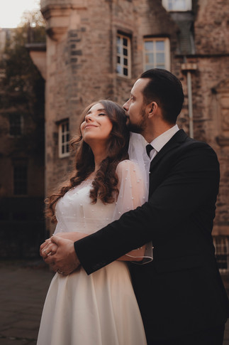 Couple enjoying a romantic wedding elopement near the Writers’ Museum in Edinburgh, photographed to capture historic charm and storytelling atmosphere