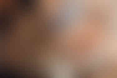 Cinematic portraits of the bride with family, storytelling and elegant detail