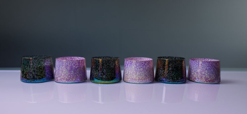 Miniaturbild: Schwarze NOVA Duftkerze in elegantem, mattem Finish mit dem luxuriösen Duft Obsidian Cashmere