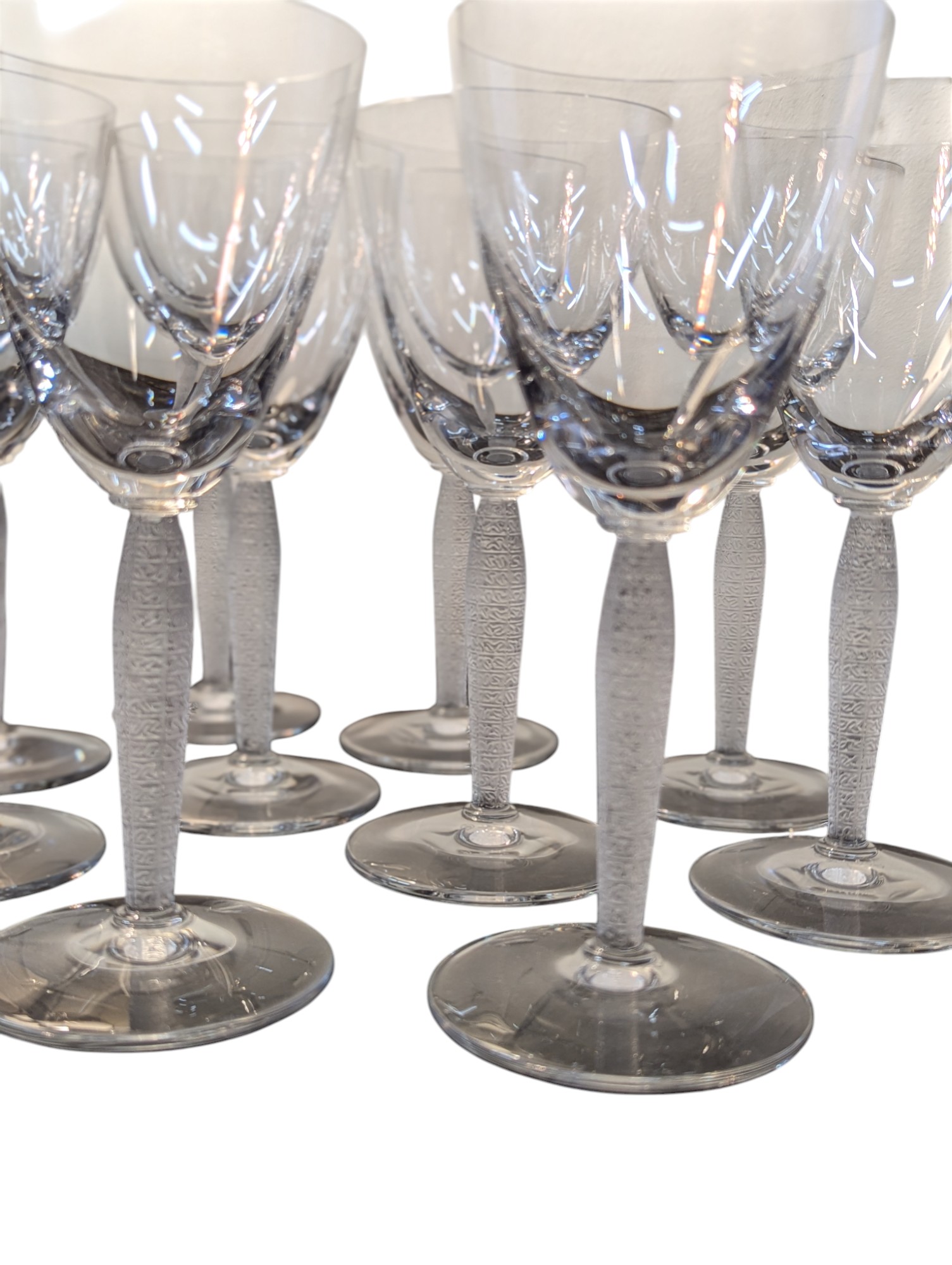 Set of 10 Lalique French Crystal Wine Glasses - Louvre – Image 4