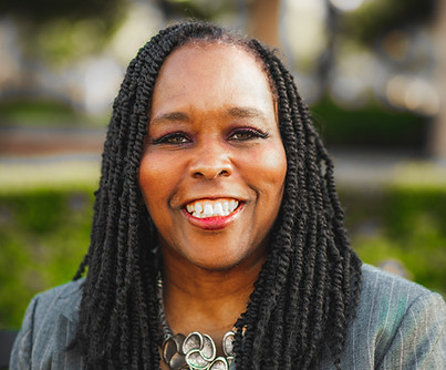 Felicia Headshot.jpg