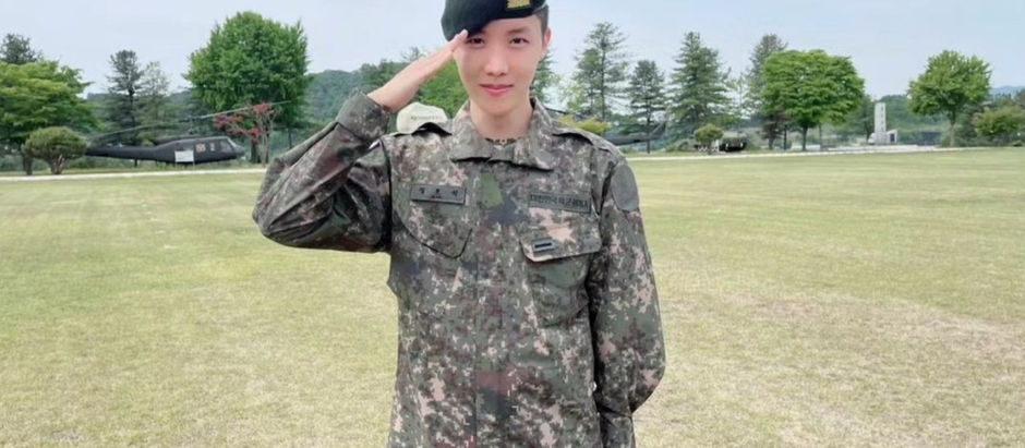 J-Hope BTS Bagikan Pembaruan Dengan Foto Tampan Dirinya Dalam Balutan Seragam Militer