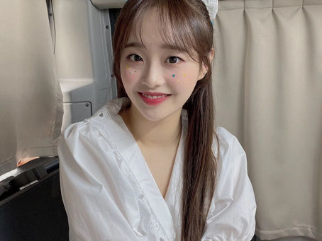 Chuu LOONA Akan Absen di Konser “LOOΠΔVERSE: FROM” Karena Kondisi Kesehatan yang Menurun