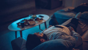 COME DORMIRE MEGLIO: 3 STRATEGIE NATURALI PER UOMINI STRESSATI