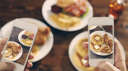 "Не заинстаграмишь - не поешь"