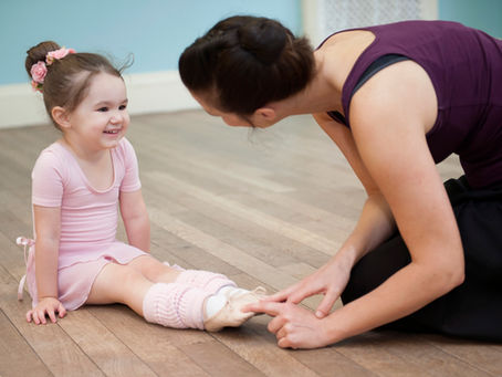 a child and her ballet teacher at Little Ligths Academy