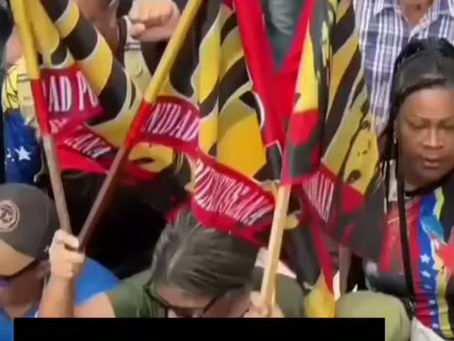 Caracas, Venezuela: una multitud exige el fin de la intromisión imperialista