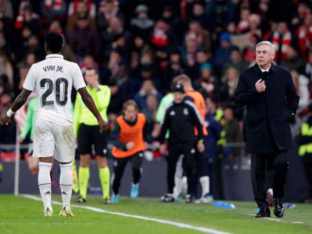 Carlo Ancelotti sai em defesa de Vinícius Jr