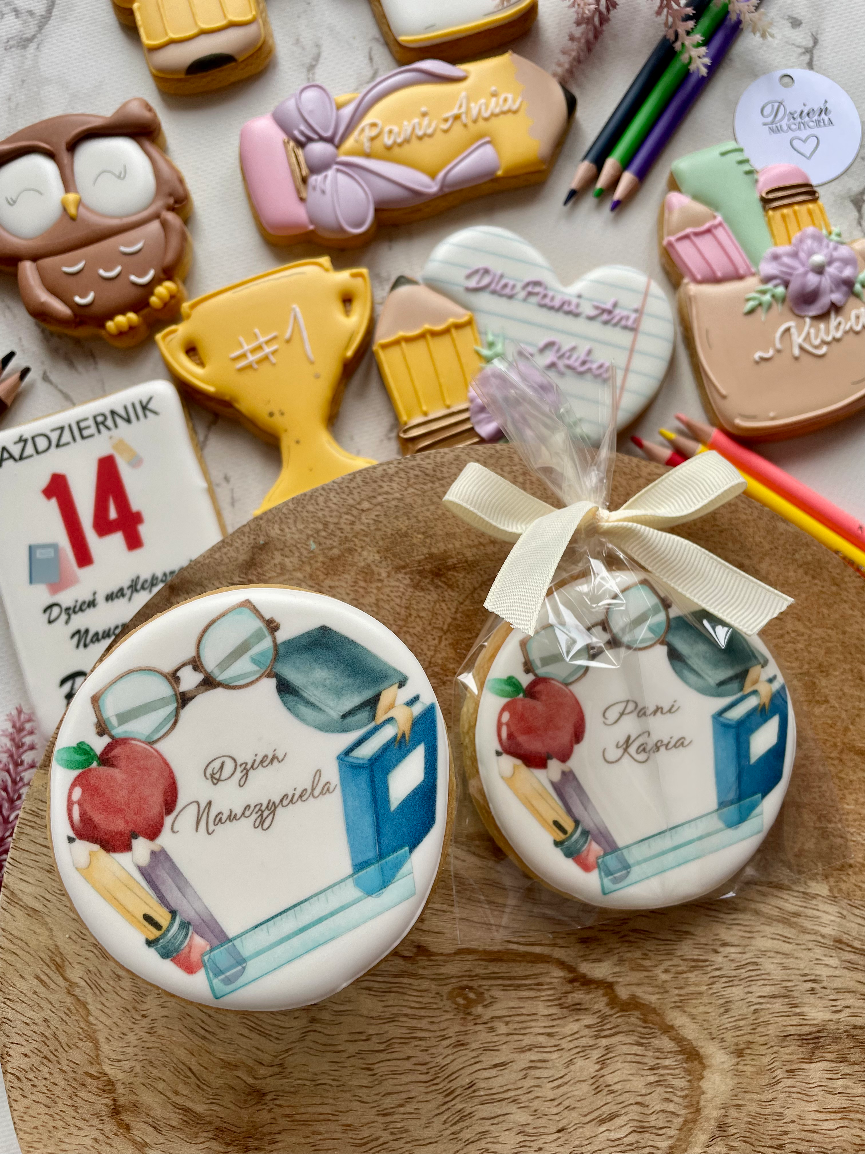 Koło 8 cm z personalizowanym napisem na Dzień Nauczyciela