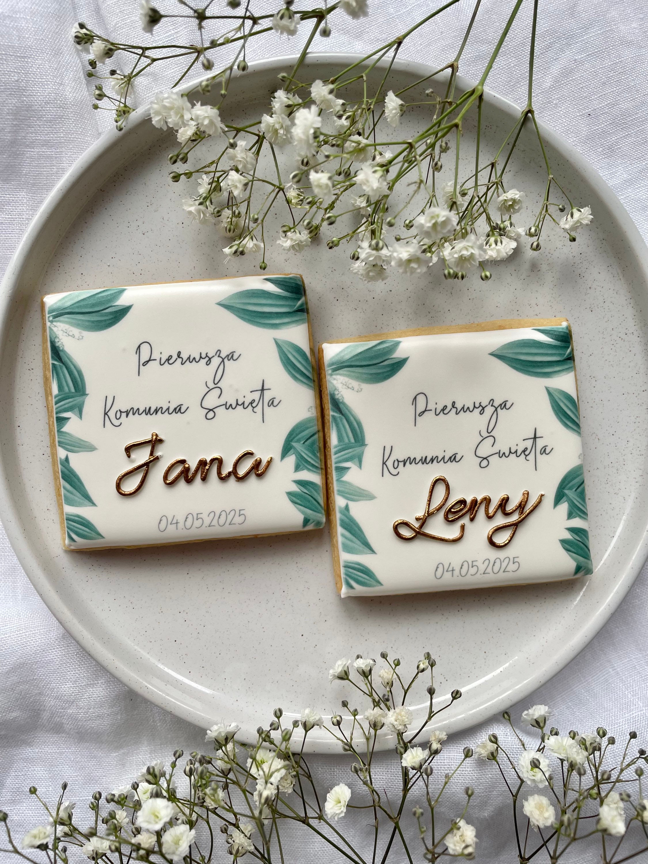 Kwadrat z listkami i personalizowanym napisem