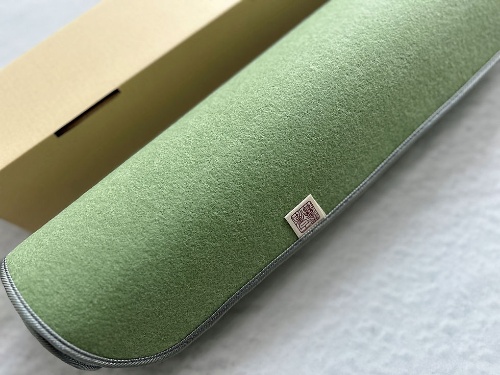 Miniatura: PREMIUM Mata filcowa do kaligrafii (wełna 60%), 50×70 cm, w pudełku, ZIELONA