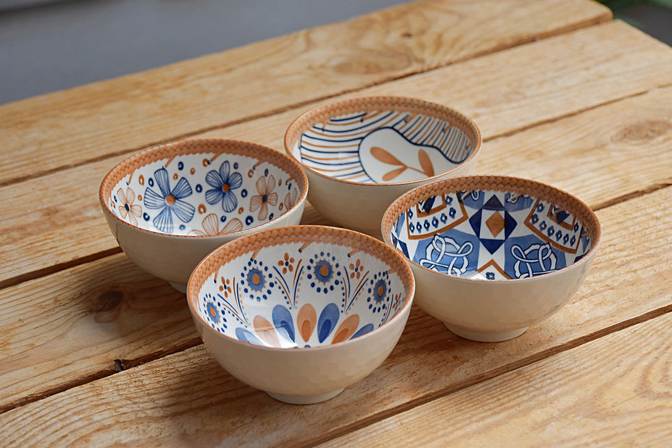 Thumbnail: A set of Chinese ceramic bowls in the Japanese ETNO style