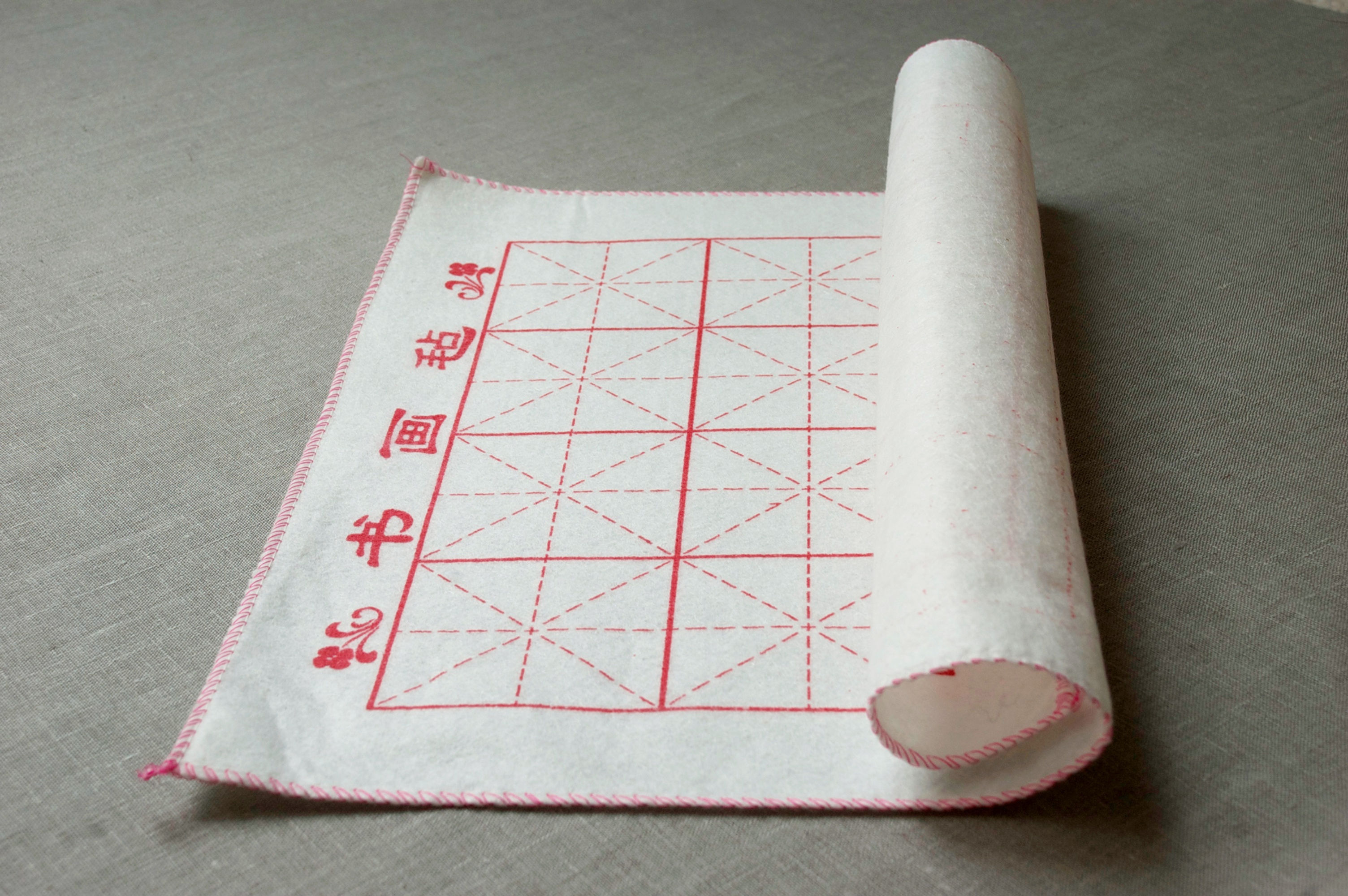 Podkład filcowy do kaligrafii (krata) - 2 Rozmiary